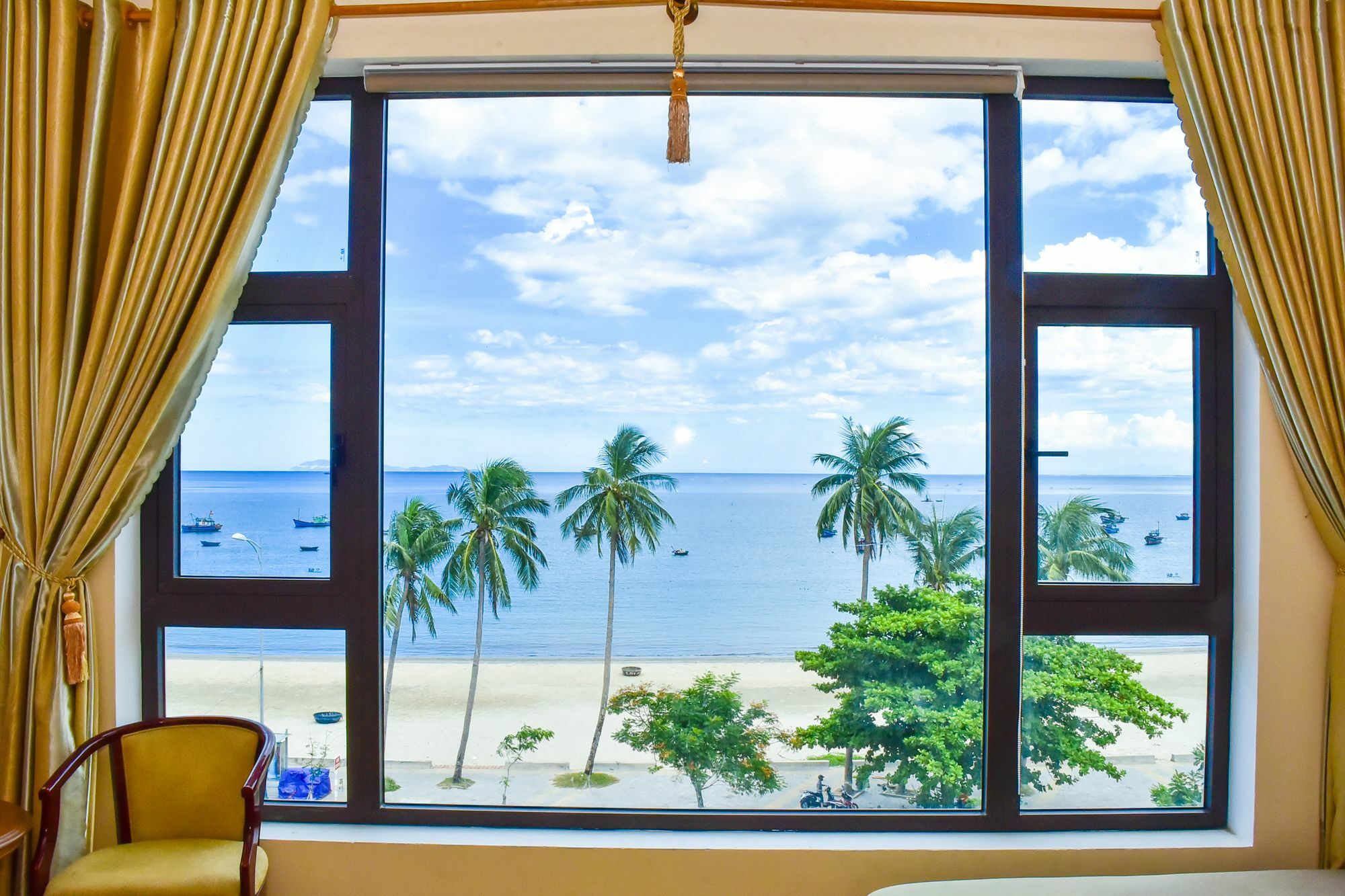 Sea View Dn Hotel Da Nang Buitenkant foto